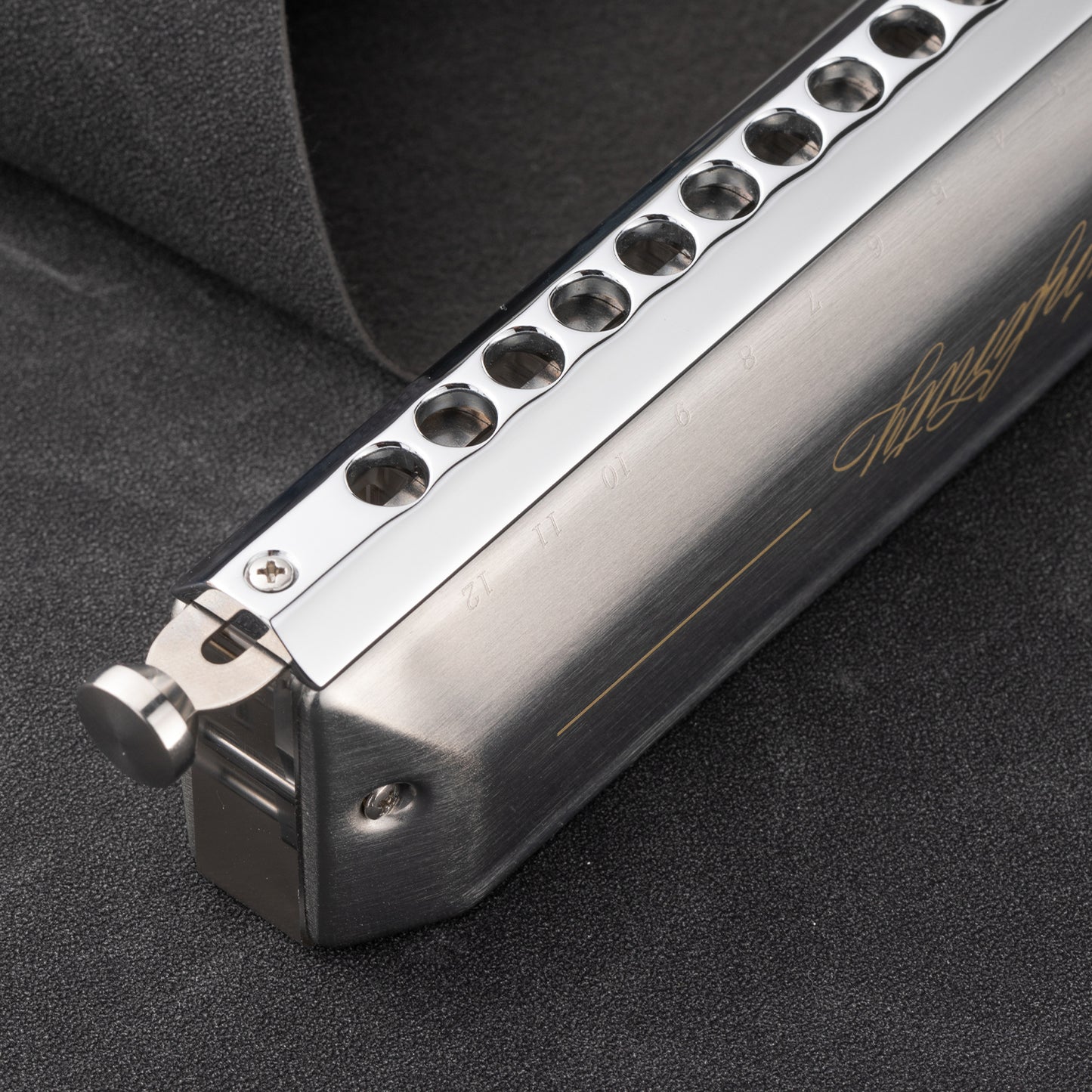 JDR Infinity Chromatic Harmonica features a copper-chrome cover, 4-thickness Infinity reedplates, No.45 reeds, and smooth blow-draw for rich, loud tones.
