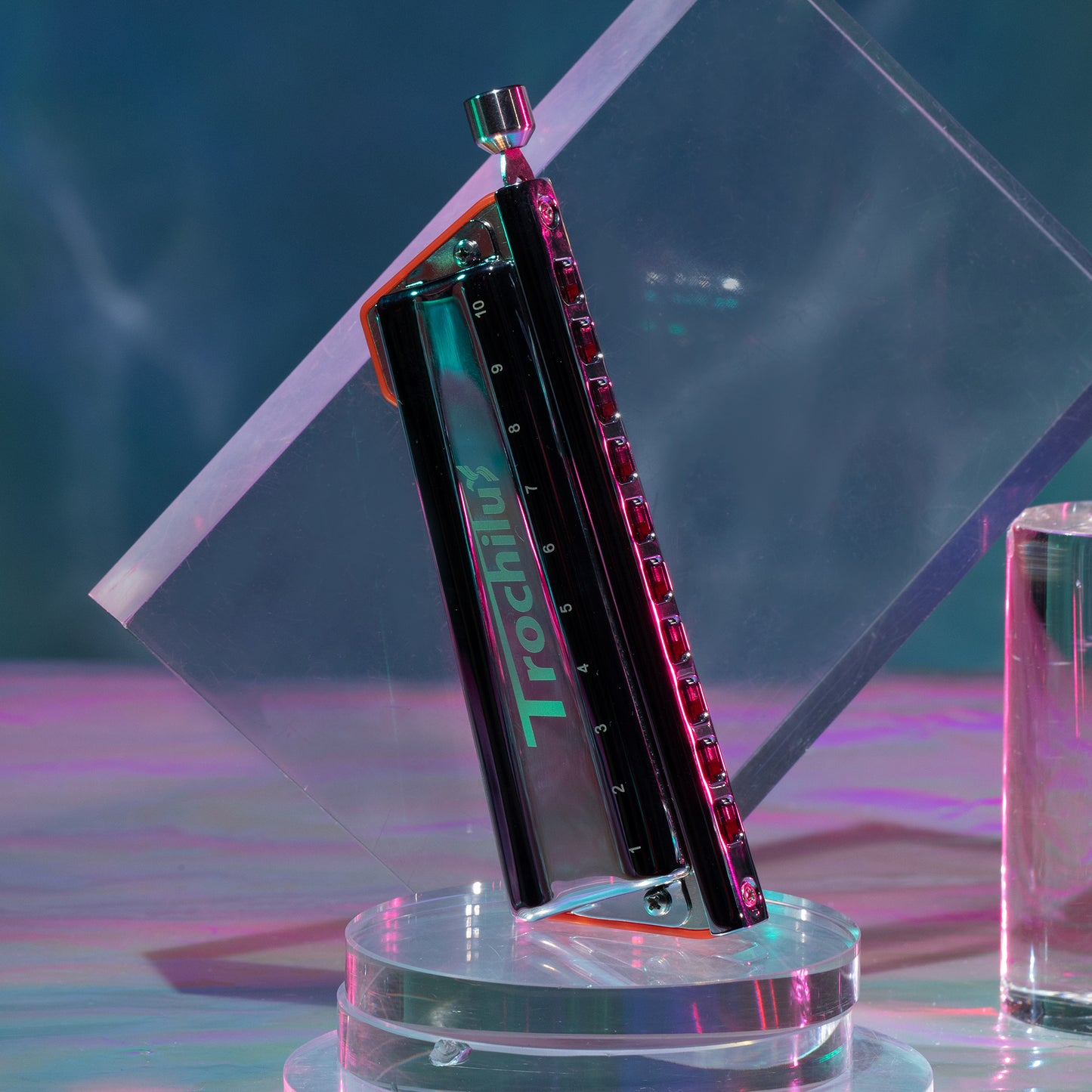 Trochilus Valveless chromatic harmonica with Pop tuning. Compact, bendable, and ideal for all levels. Includes case and cleaning cloth key of C/G/A/Bb