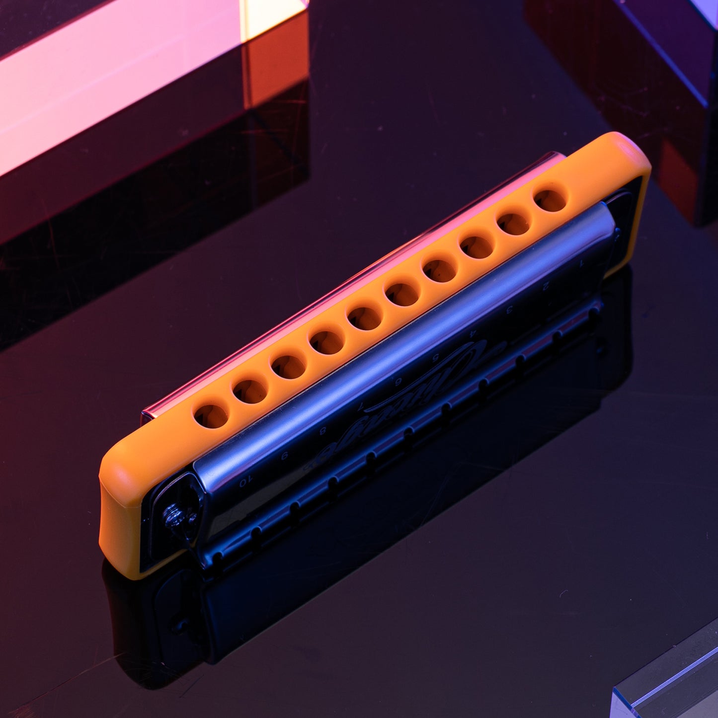 The JDR Chicago 10-hole blues harmonica has powerful volume and great bending performance, ensuring an enjoyable learning experience right from the start.