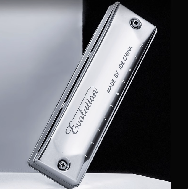The comb of the blues harmonica EVA - 1920 is made of aluminum. The sound is transmitted faster in the metal comb, and the sound produced is louder and clearer.