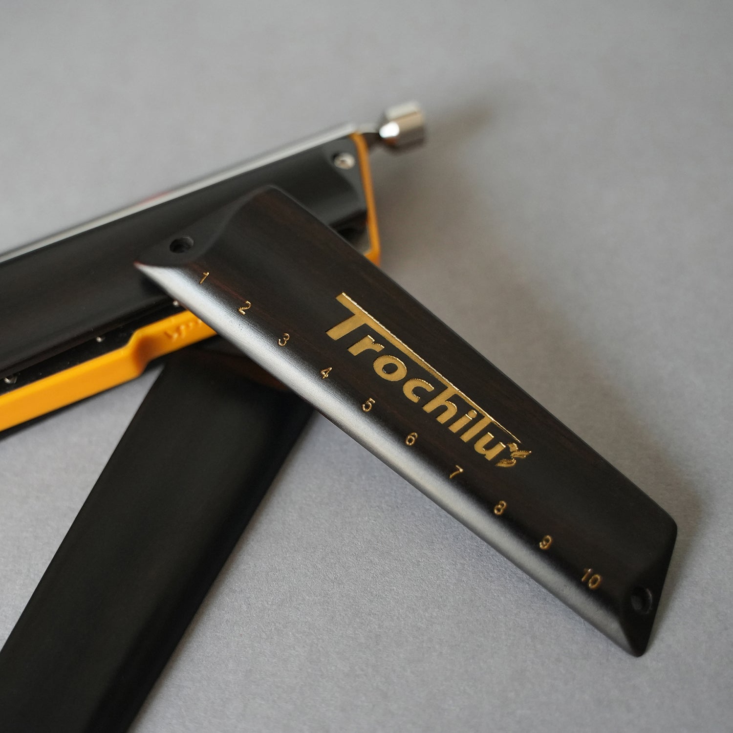 After replacing this wooden cover, the overall tone becomes&nbsp;richer, warmer, and softer.